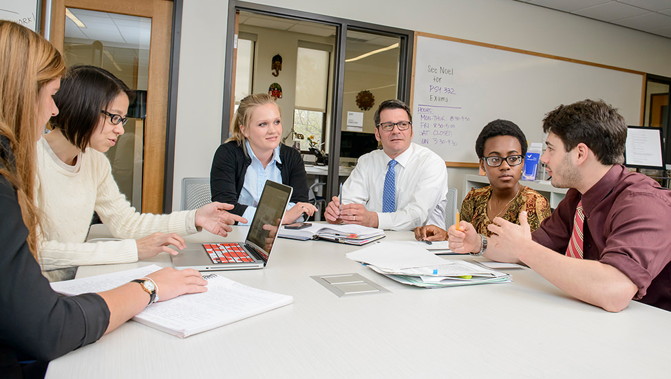 Advisors in the Academic Resource Center mentor students in a group setting. 