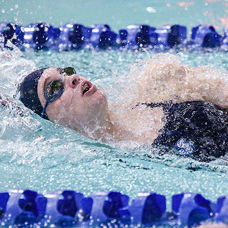 Tiernan Shea ’23 competes in the backstroke. 