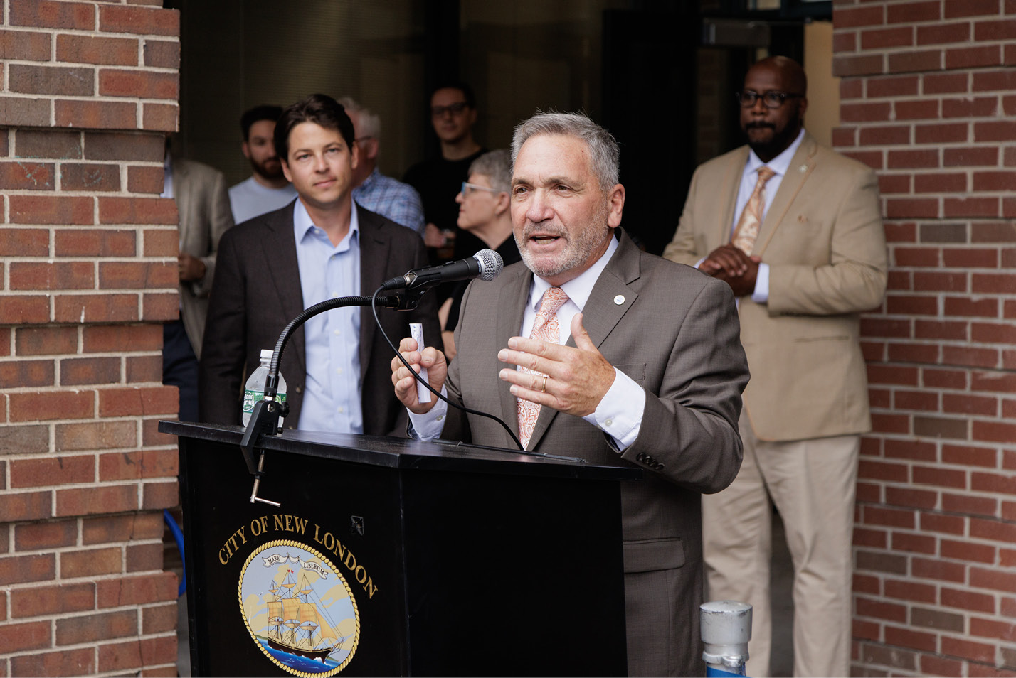 Mayor Michael Passero addresses the crowd.