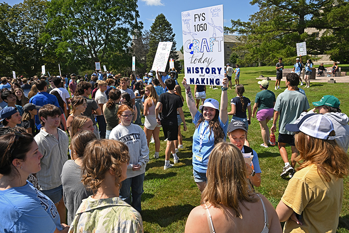 New students gather on Tempel Green with their first-year seminar cohorts.