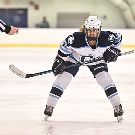 Women’s Ice Hockey’s Claire Sammons ’25 named NESCAC Player of the Year; Caitlin Pierce ’28 earns Rookie of the Year